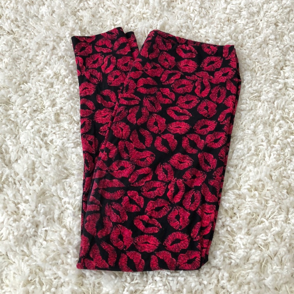 LuLaRoe TC Smooch / Kissy Valentines Leggings